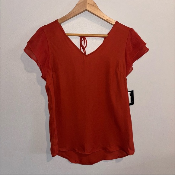 IN SAN Francisco NWT Terracotta V-Neck Women's Top - Picture 1 of 6
